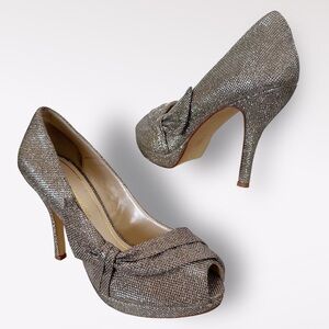 Caparros Odessa Champagne Stiletto Metallic Peep Toe Platform Pumps Size 9